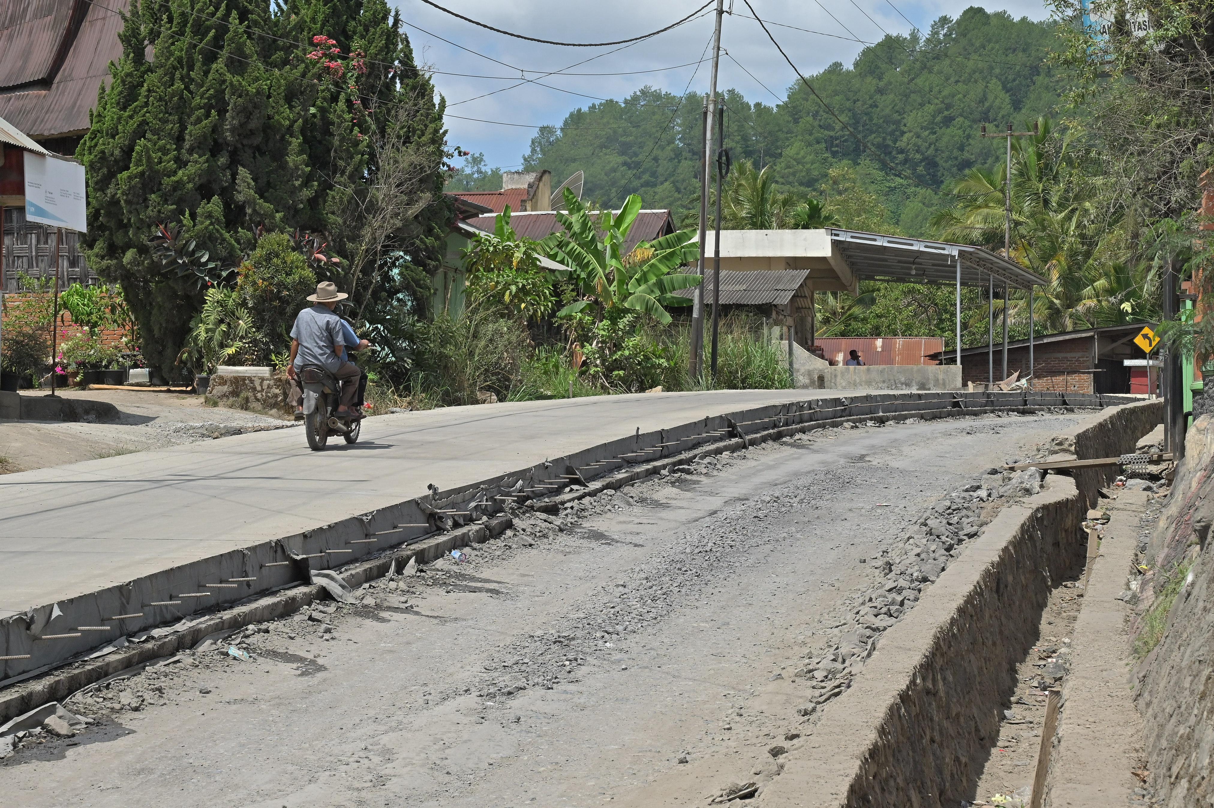 28 Pemprov Sumbar Perbaiki Jalan Penghubung Payakumbuh–Lintau, Progresnya Sudah Mencapai 50 Persen